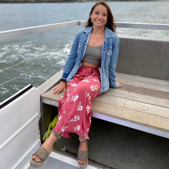 Meet your Posher, Nicole - Picture 2 of 3